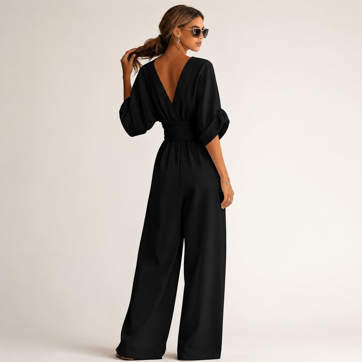 ISABELA - ELEGANTE MONO CON CUELLO EN V